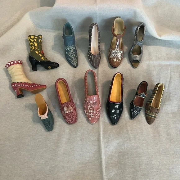 K’s Collection Shoe Figurine Bundle - Picture 6 of 6